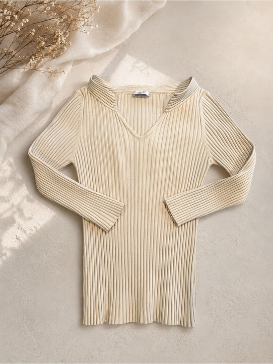 Cache Sweaters - Y2K Cache Ribbed Knit Long Sleeve Top Cream V-Neck Fitted Stretch